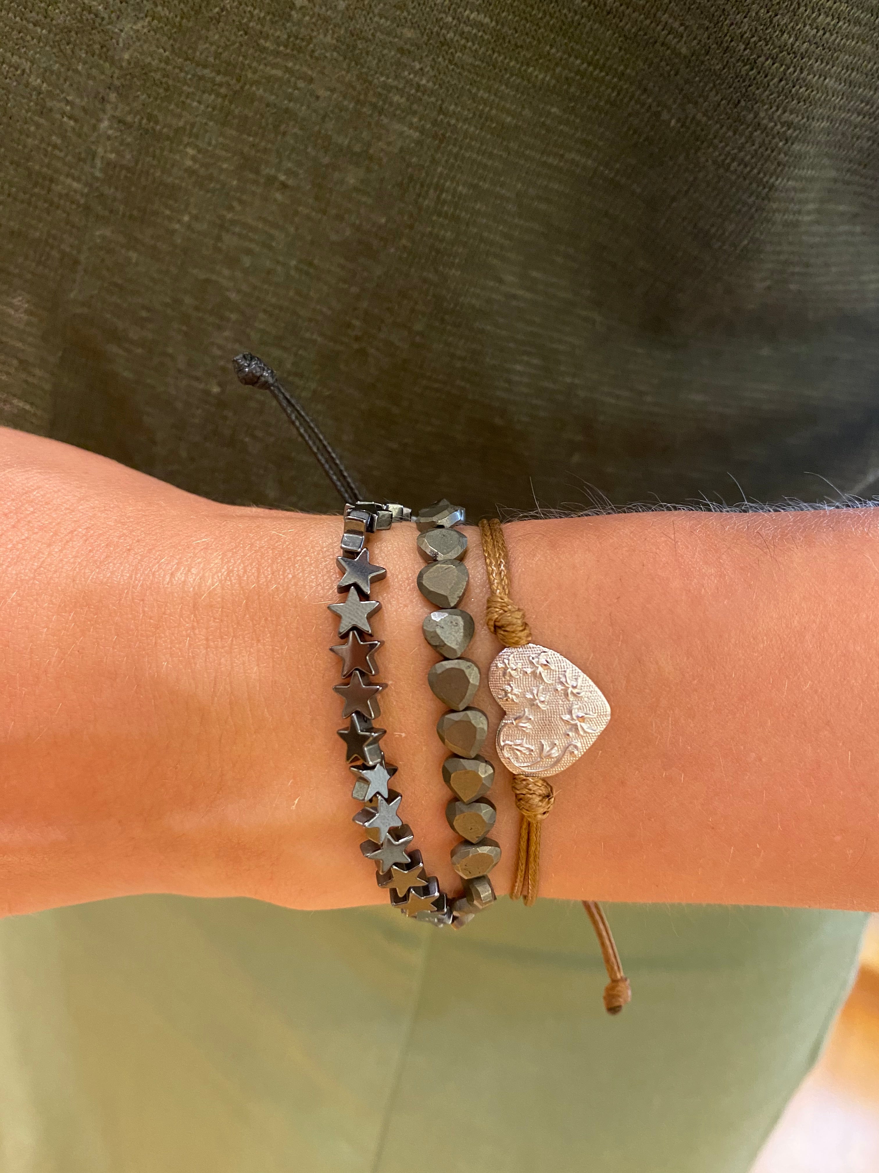 PULSEIRA ESTRELAS DE HEMATITA OURO