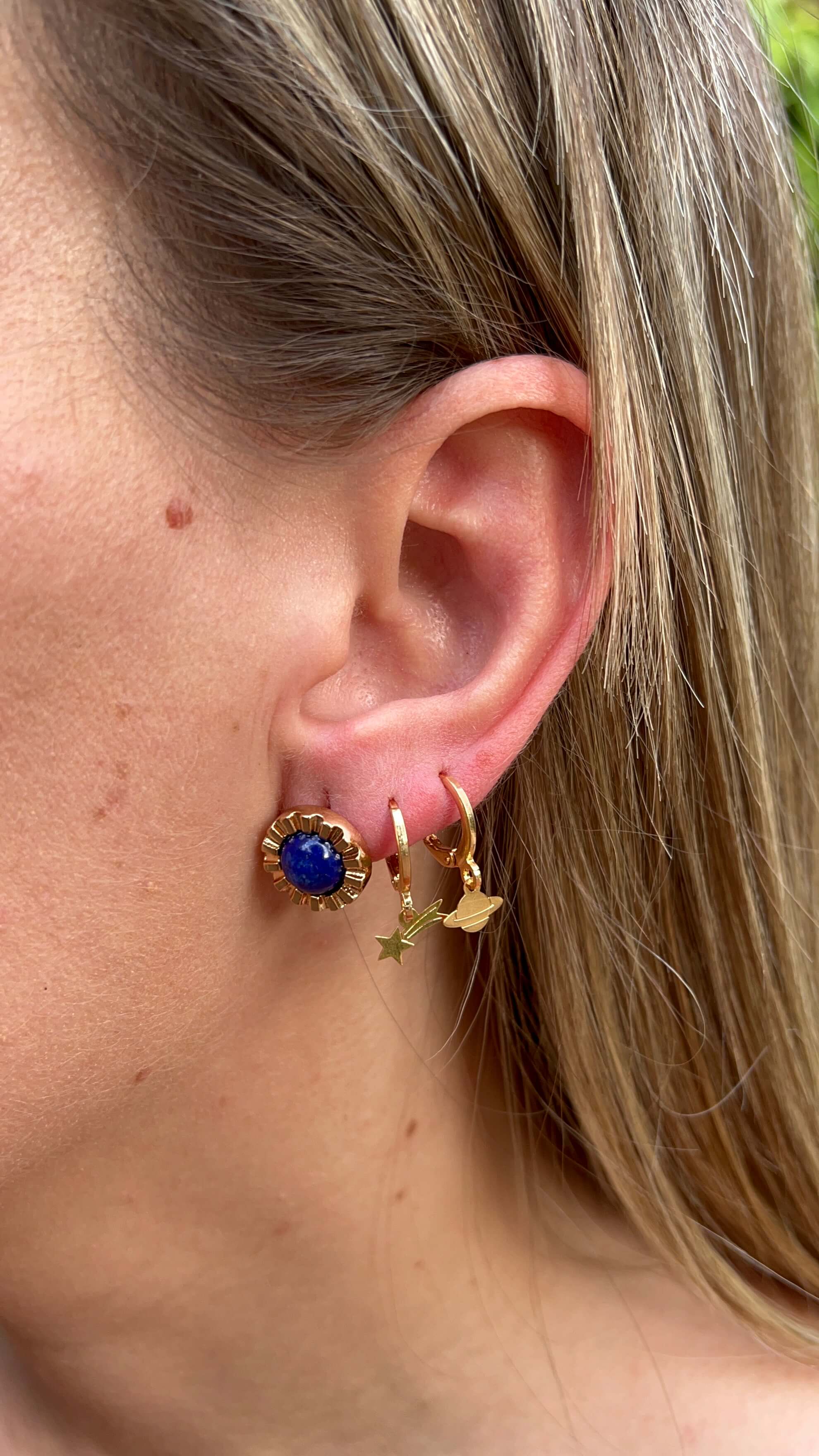 BRINCO RAIAR LAPIS LAZULI OURO