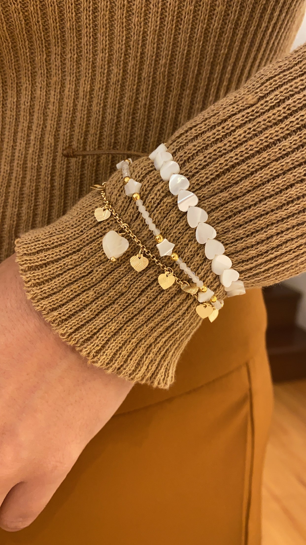 PULSEIRA CORAÇÕES DE PROTEÇÃO OURO