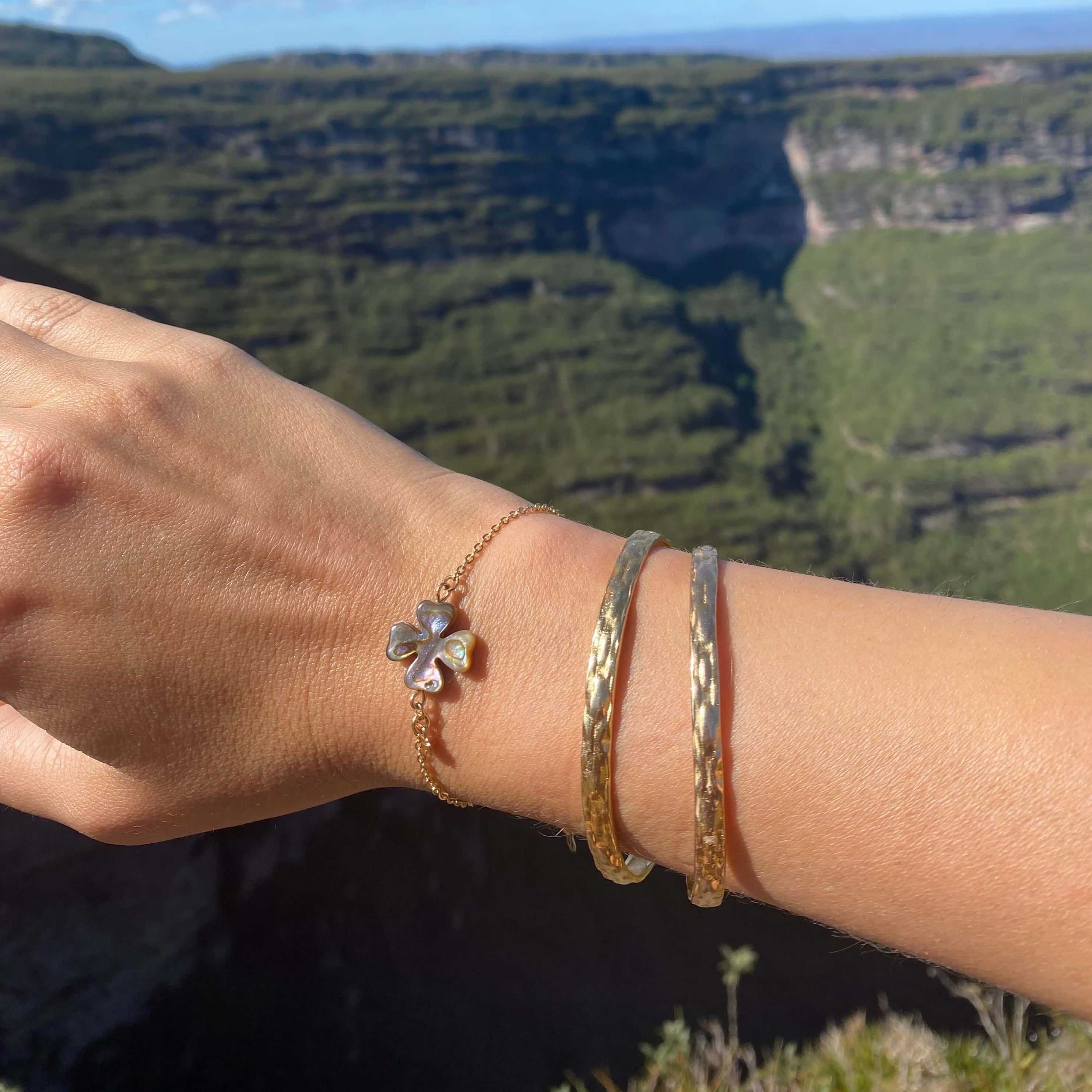 BRACELETE FONTE DE VIBRAÇÃO OURO