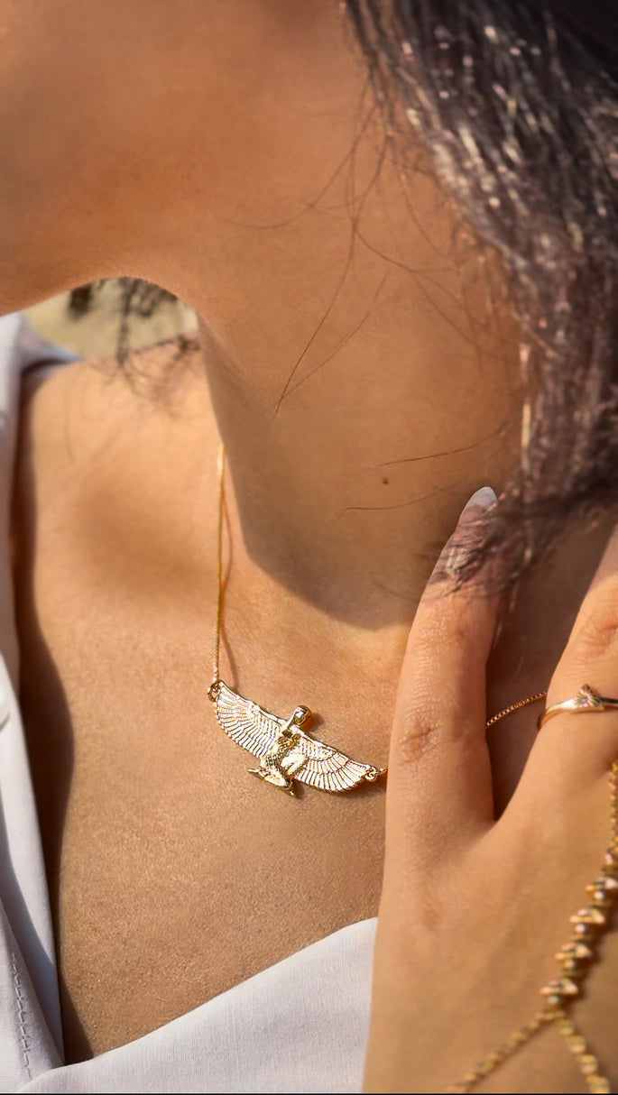 COLAR ISIS OURO