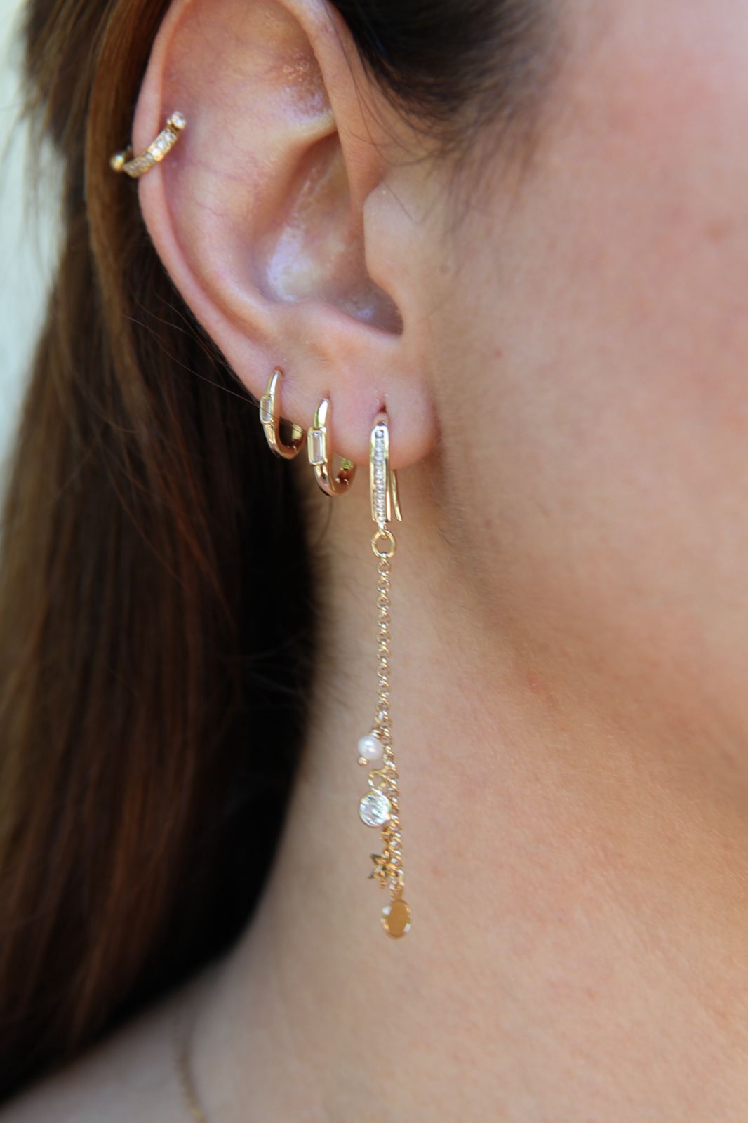 BRINCO GANCHO ZIRCONIA OURO