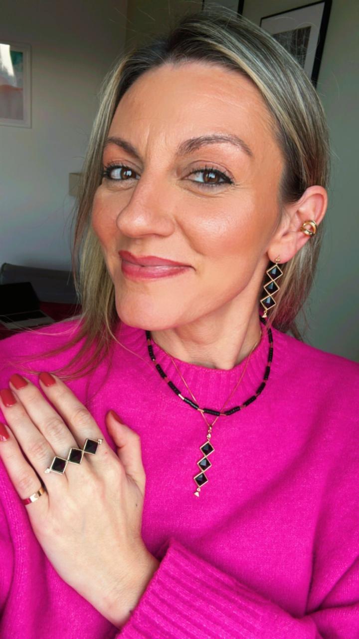 ANEL CAIRO ÔNIX OURO AJUSTÁVEL